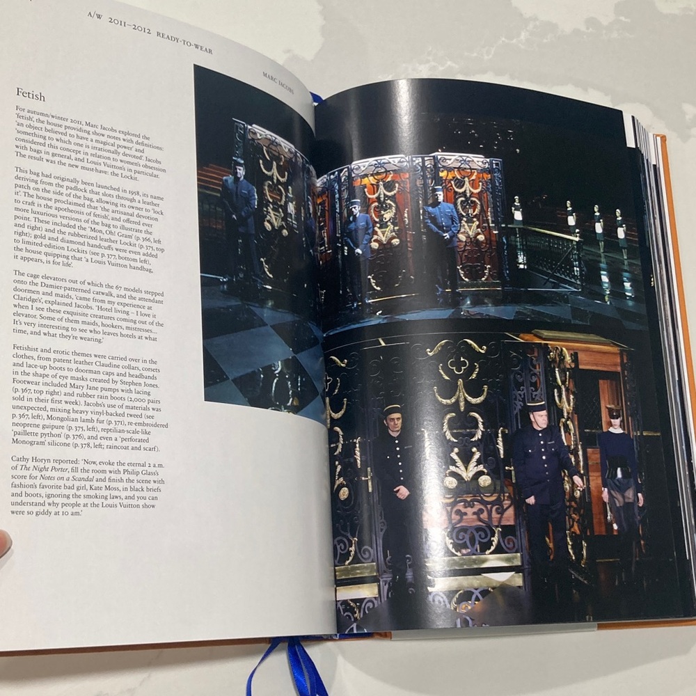 Louis Vuitton Catwalk Book - Picture 7 of 8